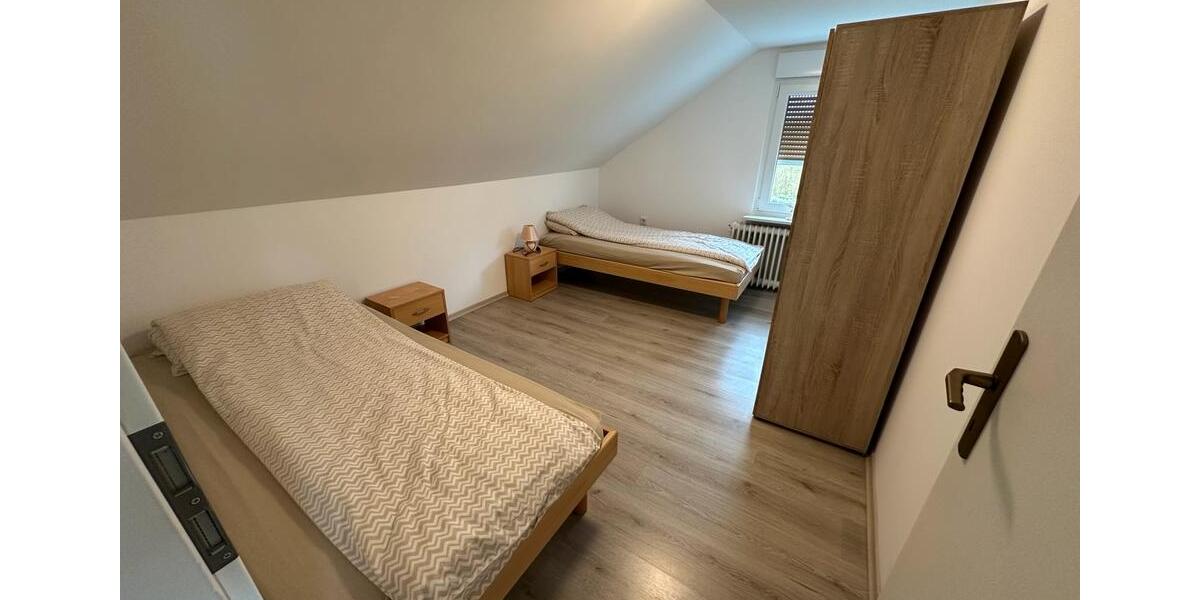 Wohnen auf Zeit Schortens - 6 Zimmer, 180 m&sup2;, 150&euro; | Angebot:26119359
