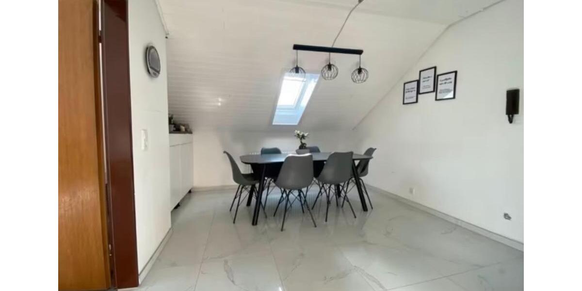 Vermiete 3 Zimmer Dachgeschosswohnung mit Loggia 3 zimmer