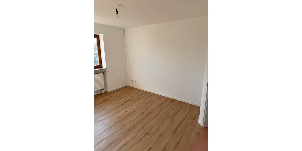 Dachgeschoßwohnung Burglengenfeld - 3 Zimmer, 96 m&sup2;, 950&euro; | Angebot:25282310