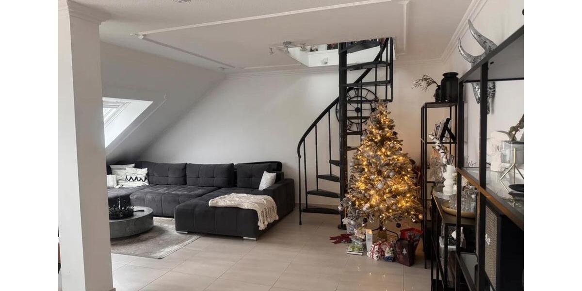 Dachgeschoßwohnung Bayreuth Meyernberg - 5 Zimmer, 160 m&sup2;, 2.097&euro; | Angebot:26563231