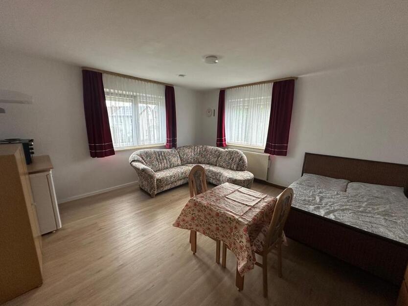 Schönes voll möbliertes Zimmer in Michelau