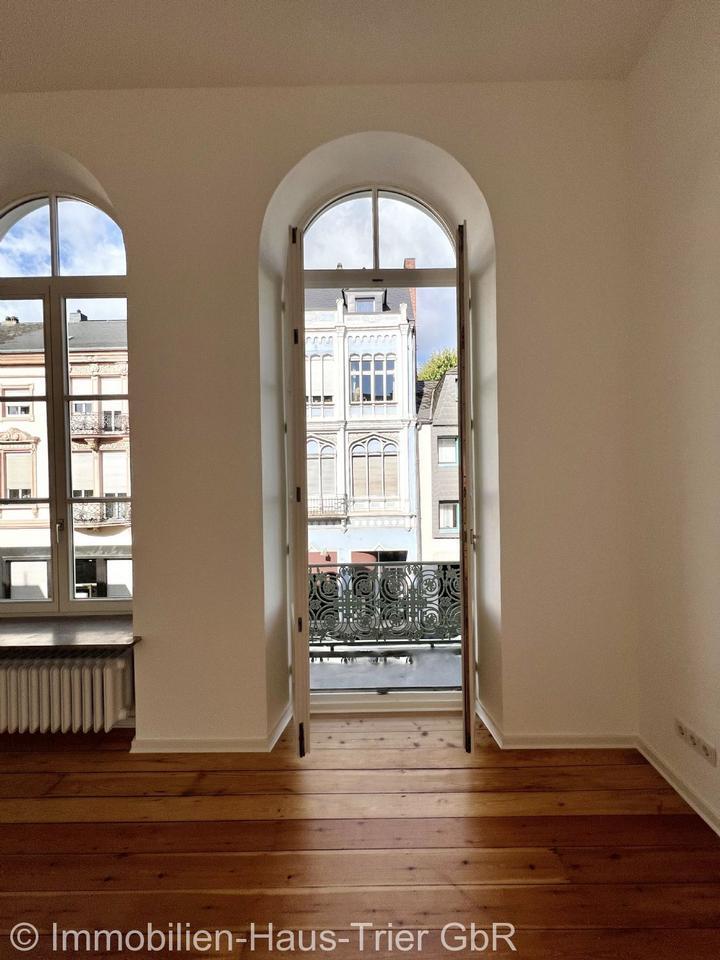 Schicke 2 Zimmer Altbauwohnung mit französischem Balkon zimmer