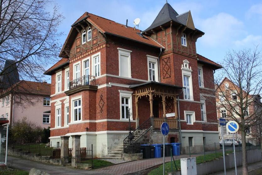 Frisch sanierte 2-Raum-Wohnung im DG