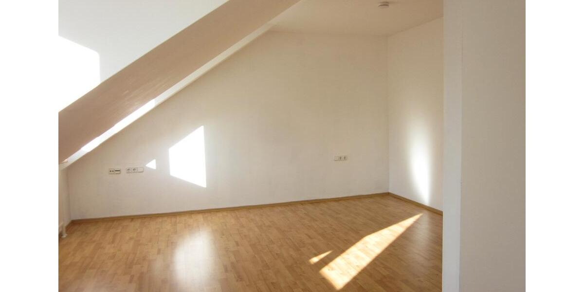 Dachgeschoßwohnung Hof Altstadt - 2 Zimmer, 73 m&sup2;, 400&euro; | Angebot:26586615