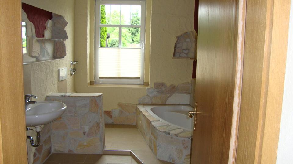 Erdgeschoßwohnung Löbau - 2 Zimmer, 65 m&sup2;, 380&euro; | Angebot:25053104