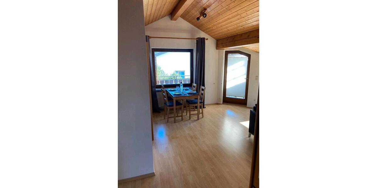 Dachgeschoßwohnung Reutlingen Altenburg - 3 Zimmer, 68 m&sup2;, 800&euro; | Angebot:26550324