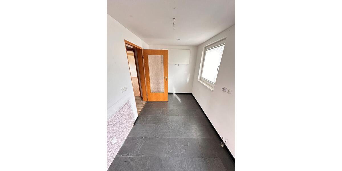 Dachgeschoßwohnung Medebach - 2.5 Zimmer, 75 m&sup2;, 450&euro; | Angebot:22010190