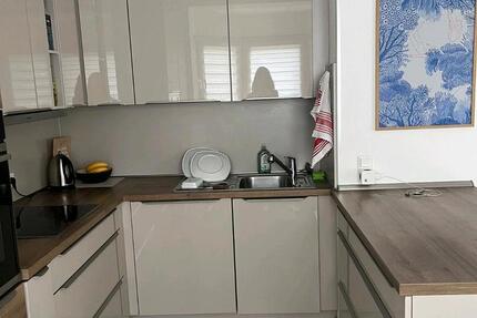 Schöne helle Zwei Zimmer Wohnung mit Tiefgarage