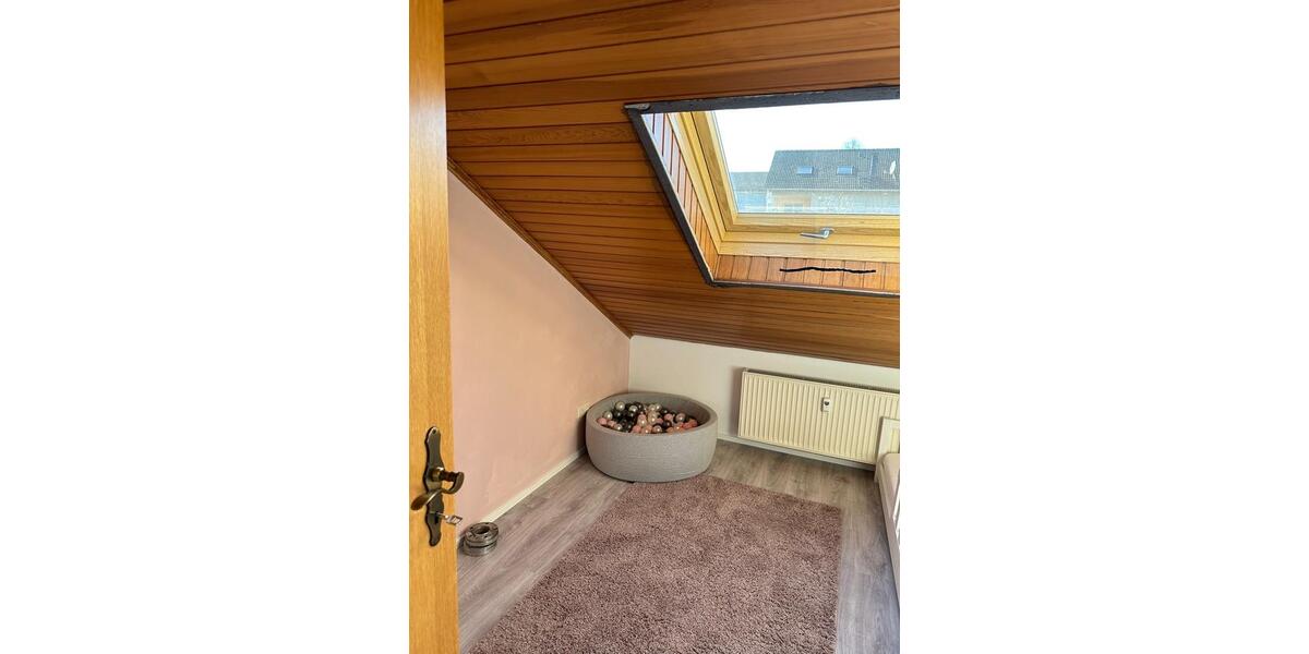 Dachgeschoßwohnung Aßlar - 3 Zimmer, 86 m&sup2;, 1.100&euro; | Angebot:25749667