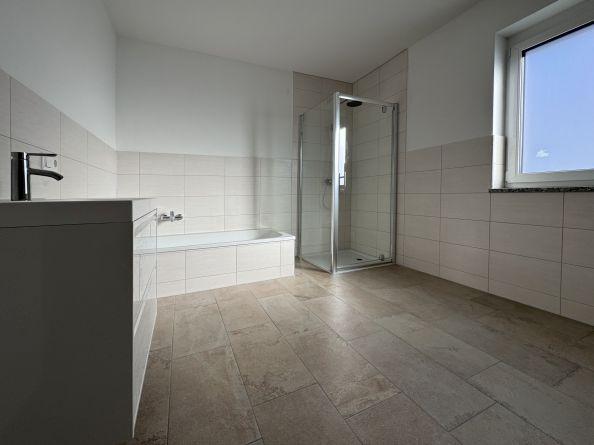 VB3533VH Bürohaus mit Betriebsleiterwohnung ca. 20 km südöstlich von Regensburg zimmer