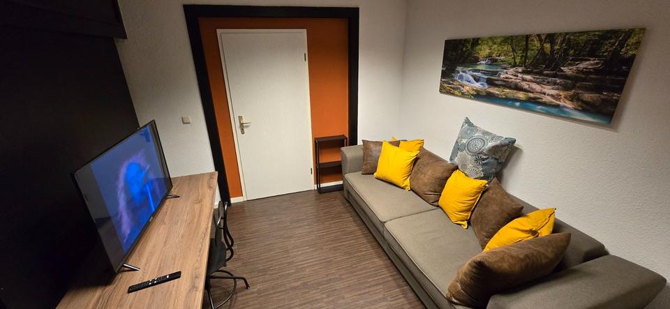Erdgeschoßwohnung Rostock - 6 Zimmer, 150 m&sup2;, 150&euro; | Angebot:25806565