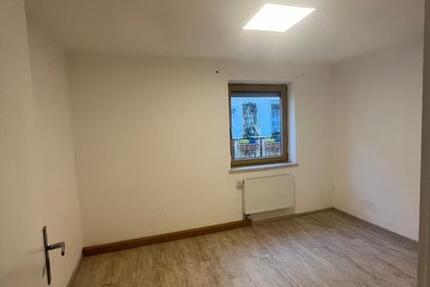 Haus Regensburg Galgenberg - 6 Zimmer, 200 m&sup2;, 2.150&euro; | Angebot:25948195