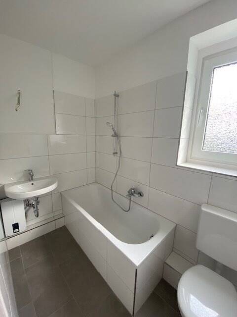 HH-SÜLLDORF Nähe S-Bahn, gute Wohnlage, sanierte 1 Zi.-Whg.ca. 38m², Balkon, neues Vollbad mit Fenster, EBK etc., € 770 inkl.