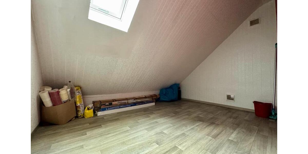 Dachgeschoßwohnung Hosenfeld - 3.5 Zimmer, 100 m&sup2;, 850&euro; | Angebot:26101308