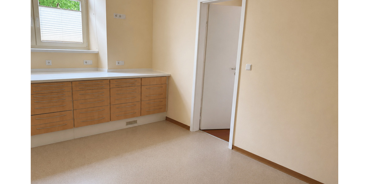 Gewerbeobjekt Bad Langensalza Ufhoven - 9 Zimmer, 133 m&sup2;, 1.200&euro; | Angebot:26657173