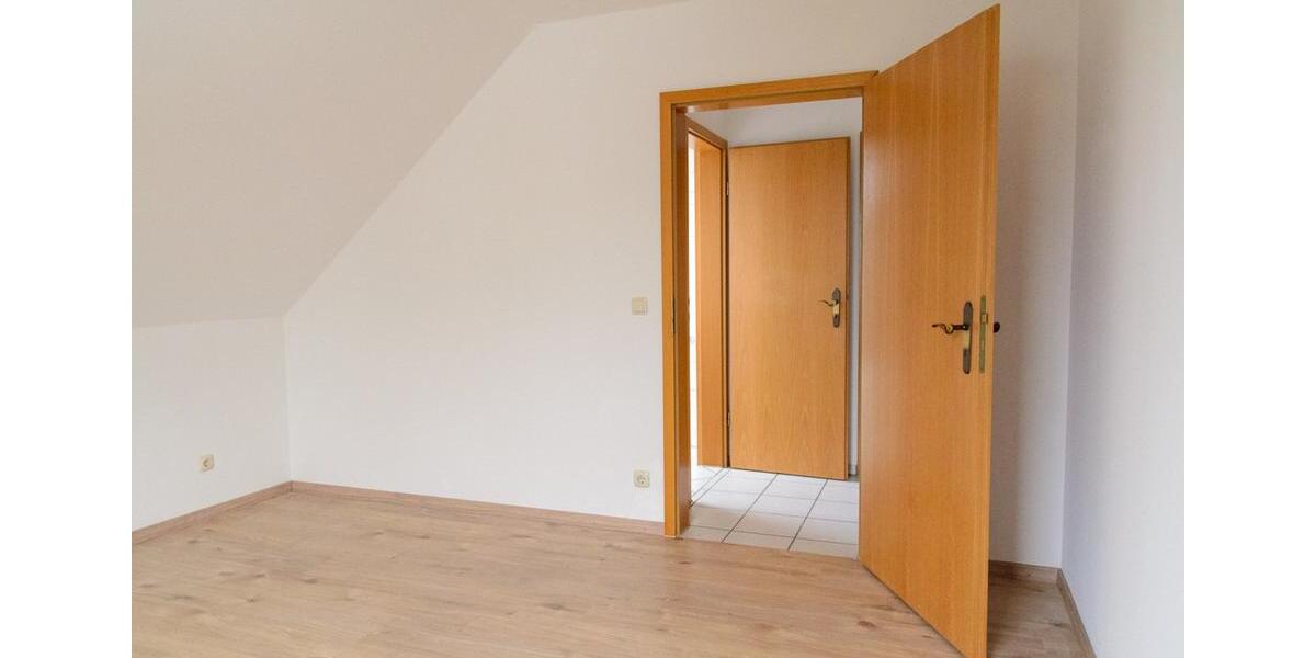 Frisch sanierte helle 3-Zimmer-DG-Wohnung mit Balkon 3 zimmer