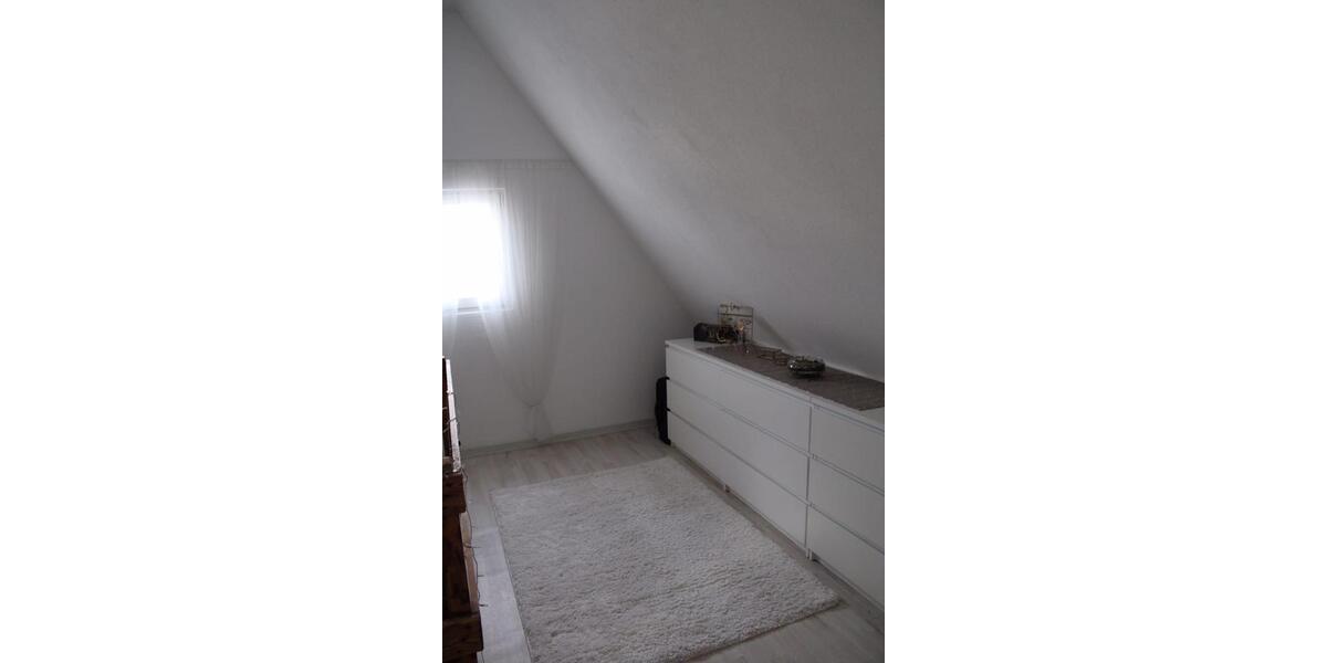 Dachgeschoßwohnung Köngen - 3 Zimmer, 75 m&sup2;, 820&euro; | Angebot:24783873