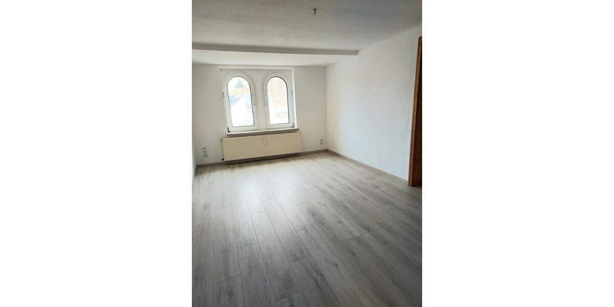 Dachgeschoßwohnung Meerane - 3 Zimmer, 67 m&sup2;, 385&euro; | Angebot:26020688