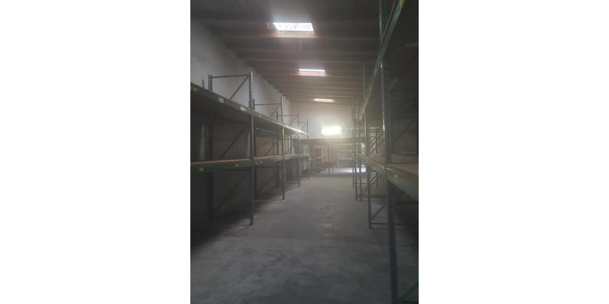 Lagerhalle 150m² - mit Regalen - sofort nutzbar - Lagerfläche zimmer
