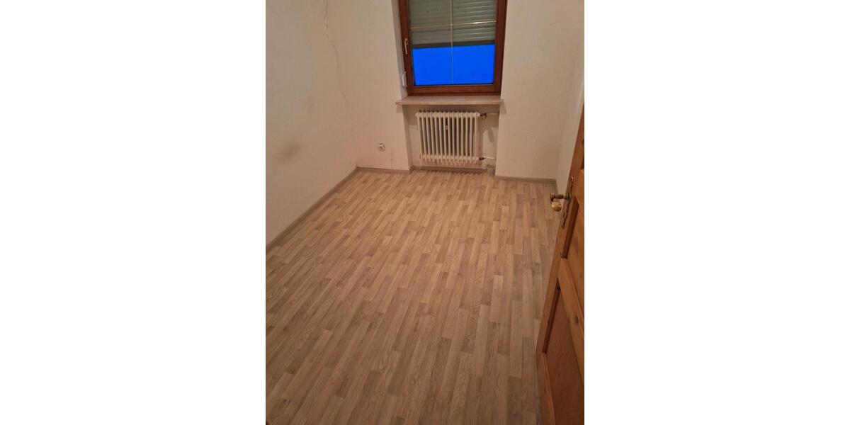Erdgeschoßwohnung Kröning - 5 Zimmer, 90 m&sup2;, 300&euro; | Angebot:24445502