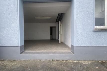 Günstige große Lagerfläche Werkstatt mit Rolltor ++ in Niederwiesa zimmer