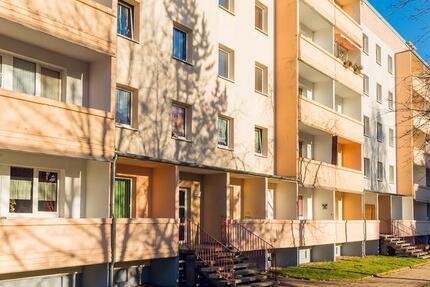 Lichtdurchflutete Wohnung mit Balkon & praktischer Nähe zu Bildungseinrichtungen. + 2 NKM sparen* 4 zimmer