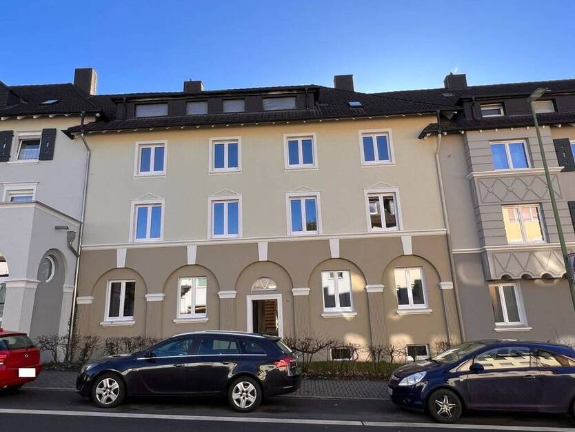 Kernsanierte StadtWohnung im 1. Obergeschoss mit Südbalkon zu vermieten