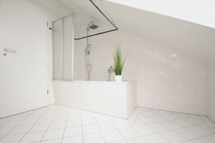 Etagenwohnung Limbach-Oberfrohna Kändler - 2 Zimmer, 62 m&sup2;, 364&euro; | Angebot:26487105
