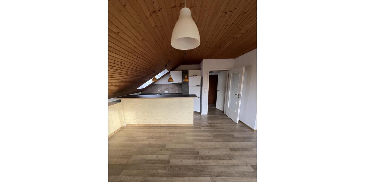 Gemütliche 2-Zimmer-Dachgeschosswohnung mit Einbauküche und Badewanne 2 zimmer