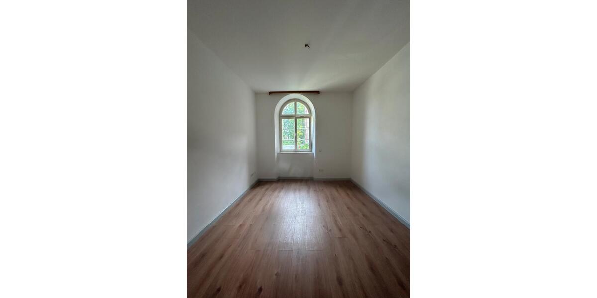Erdgeschoßwohnung Deggendorf - 3 Zimmer, 122 m&sup2;, 1.099&euro; | Angebot:25185404