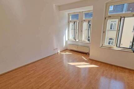 Wohnung zum Mieten in Halle (Saale) 300 € 33 m² 1 zimmer