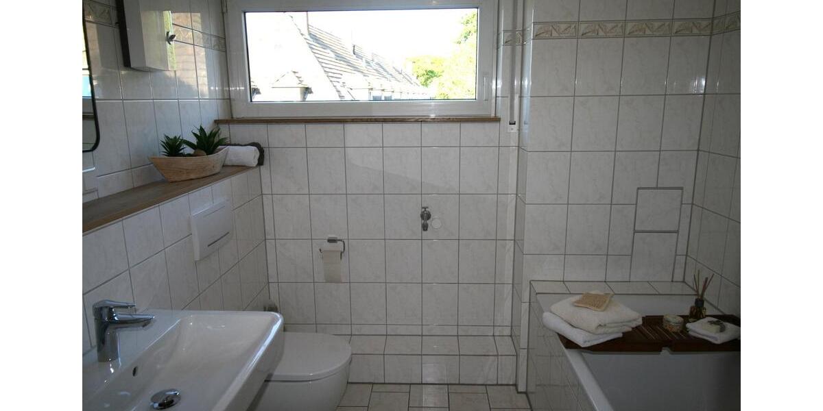 Etagenwohnung Leverkusen - 2 Zimmer, 71 m&sup2;, 1.000&euro; | Angebot:26633962