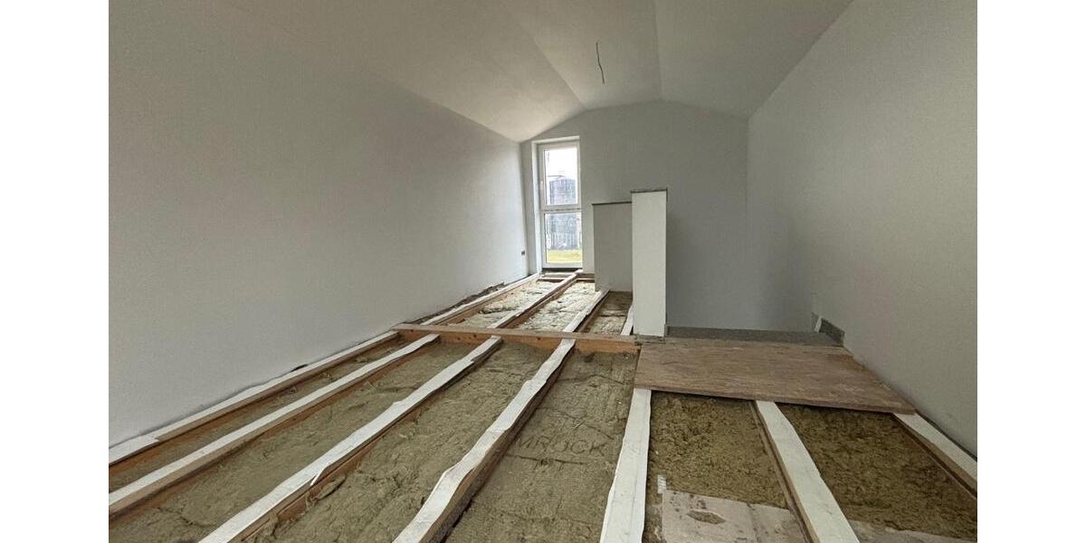 Dachgeschoßwohnung Groß Kummerfeld - 4 Zimmer, 123 m&sup2;, 1.726&euro; | Angebot:25441853