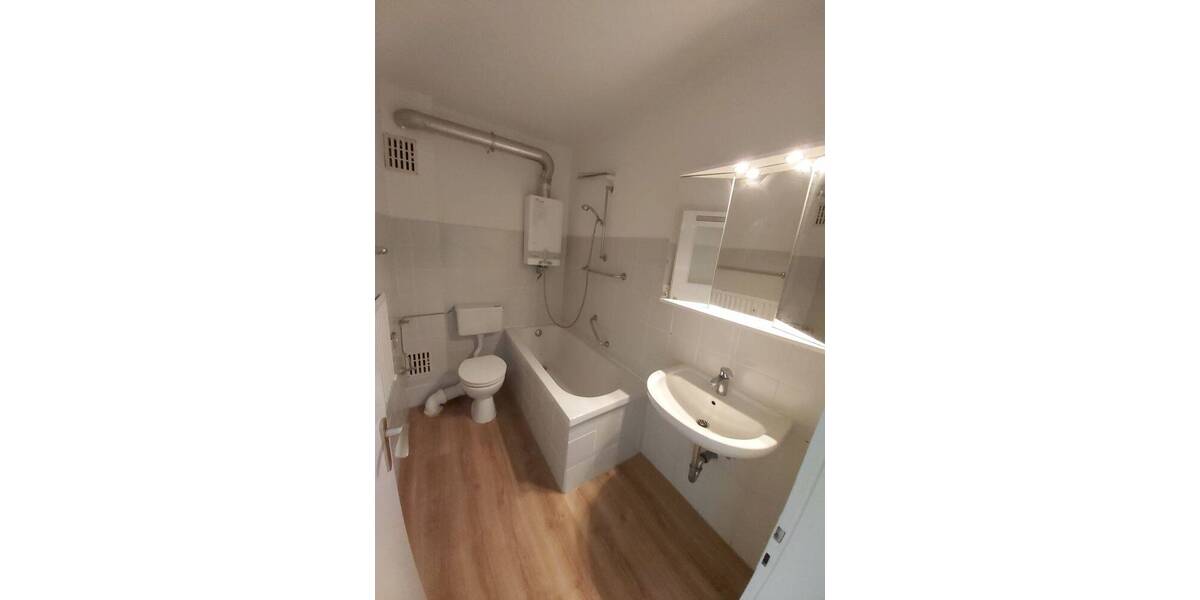 Etagenwohnung Wilhelmshaven Innenstadt - 2 Zimmer, 67 m&sup2;, 399&euro; | Angebot:25775004