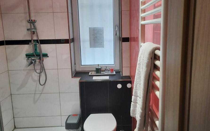 WG Zimmer mit Internet, Tv, Gästeküche, EtagenduscheWc und Waschmaschine zimmer