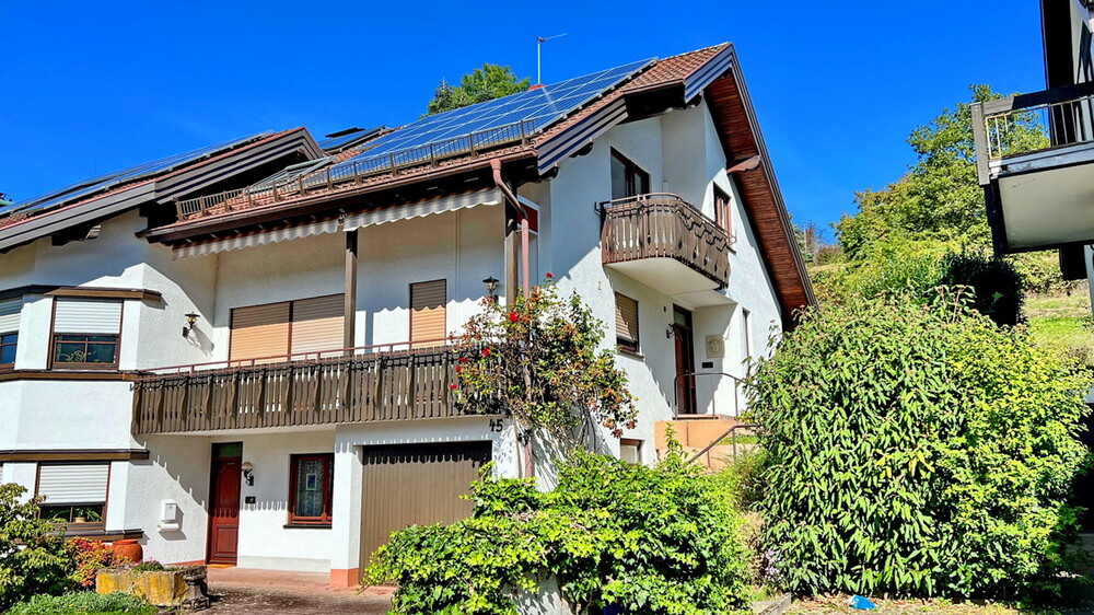 Großzügige Dachgeschosswohnung mit Garten und Klimaanlage. - 3.5 Baden-Baden / Oberbeuern Oberbeuern | Angebot:27161126
