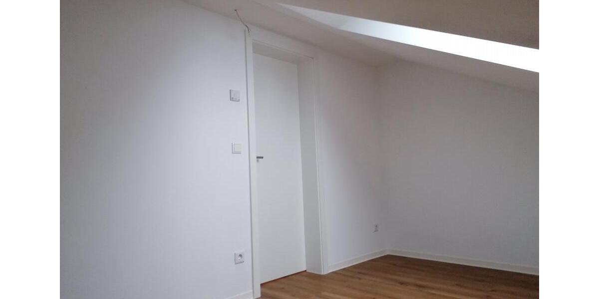 Neu ausgebaute, energetisch sanierte Dachgeschosswohnung 3 zimmer