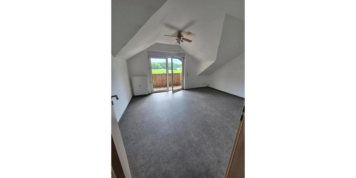 Dachgeschoßwohnung Plößberg - 4 Zimmer, 85 m&sup2;, 650&euro; | Angebot:26226853