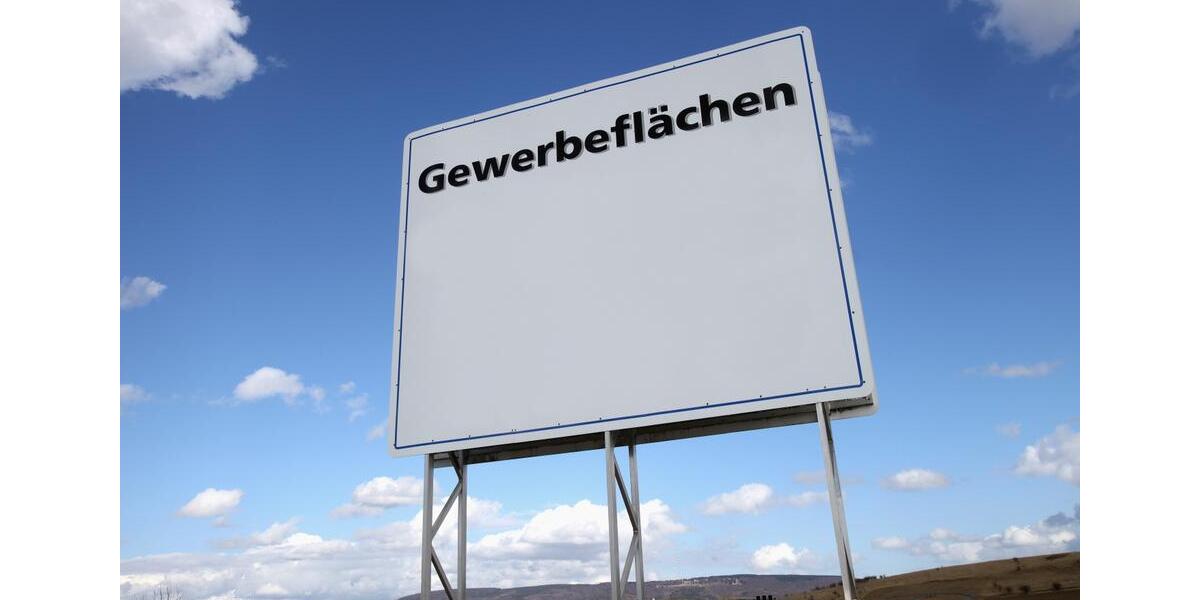 Vielseitig nutzbare Gewerbefläche bei Kirchham zimmer