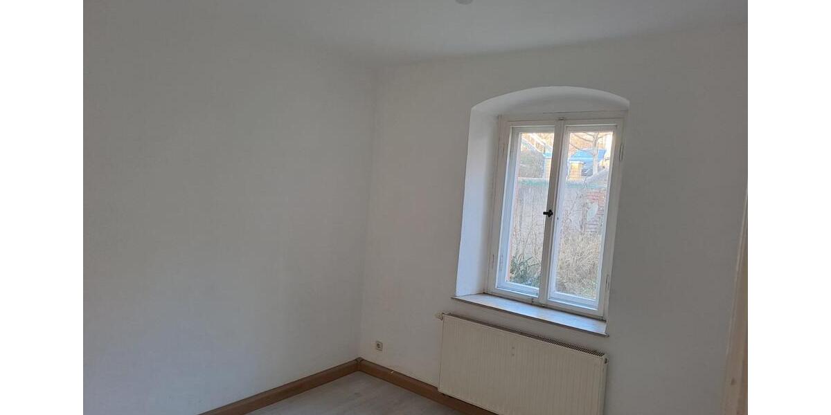 Erdgeschoßwohnung Roßwein - 3 Zimmer, 75 m&sup2;, 340&euro; | Angebot:24624036