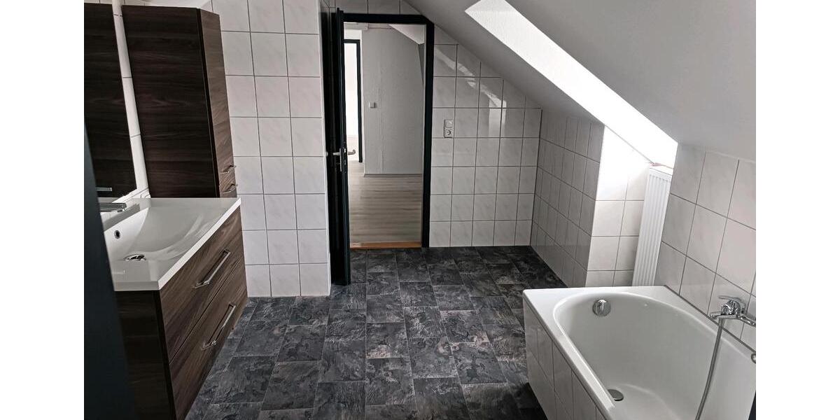 Dachgeschoßwohnung Regenstauf - 3 Zimmer, 60 m&sup2;, 900&euro; | Angebot:26635426