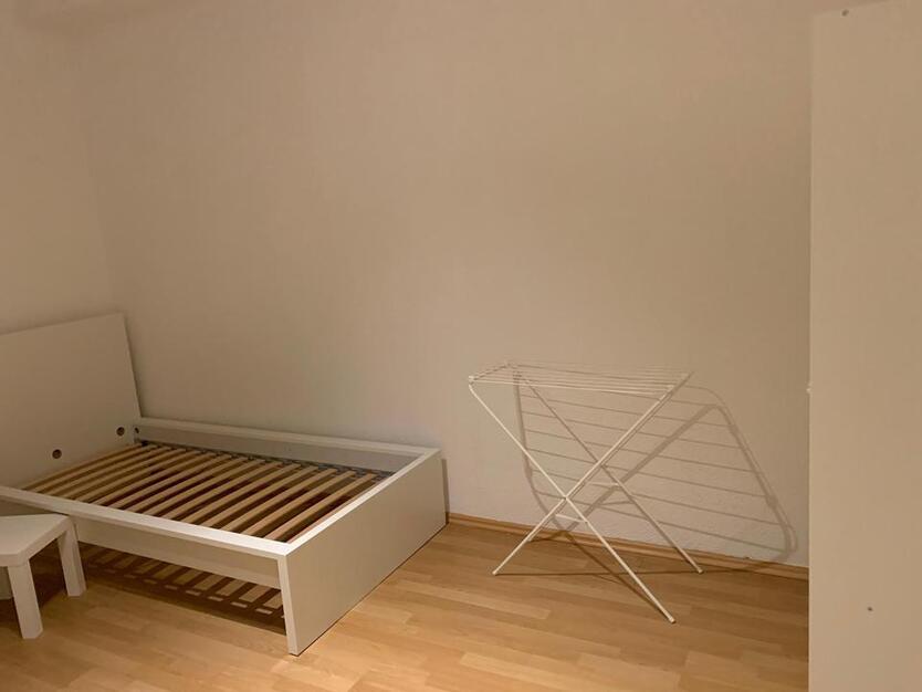 4-er WG Frauen Zimmer in der Nähe von Uniklinikum, voll möbliert zimmer