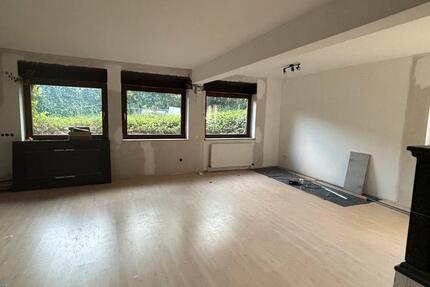 Charmante 2-Zimmer Wohnung mit kleinen Garten knapp 100 qm -