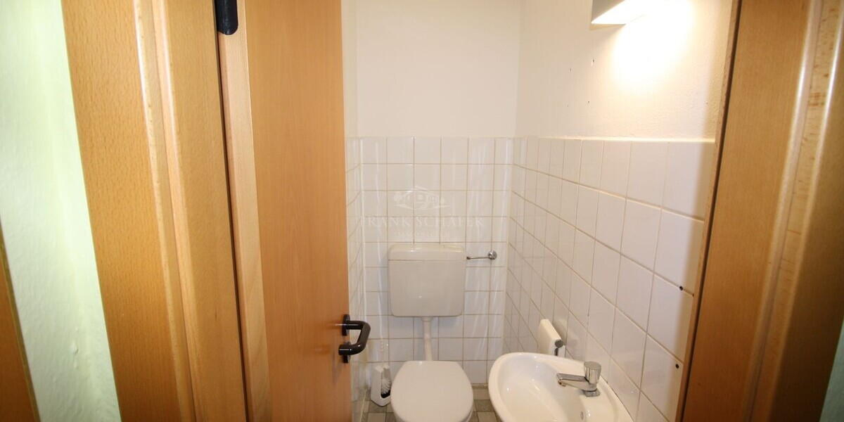 Gepflegte Büro-Praxisfläche mit ca. 180m², sofort bezugsfrei, Nähe RheinChristuskirche - - Gewerbeobjekt Mainz | Angebot:26143177