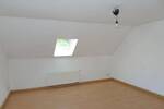 Gemütliche 3-Zimmer DachWohnung mit Laminat und Bad mit Dusche * handwerlich begabte Mieter gesucht