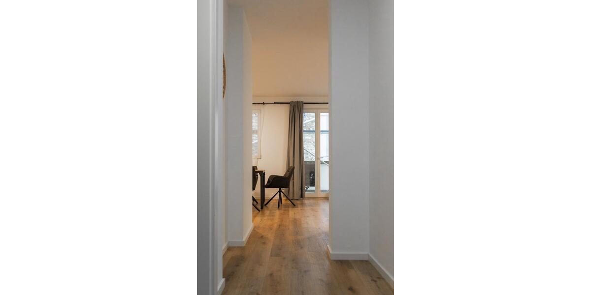 Natürlich sanierte und möblierte Altbauwohnungen zimmer