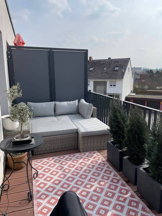 Sofort einziehen: Möblierte 2-Zimmer-Wohnung mit Sonnenbalkon