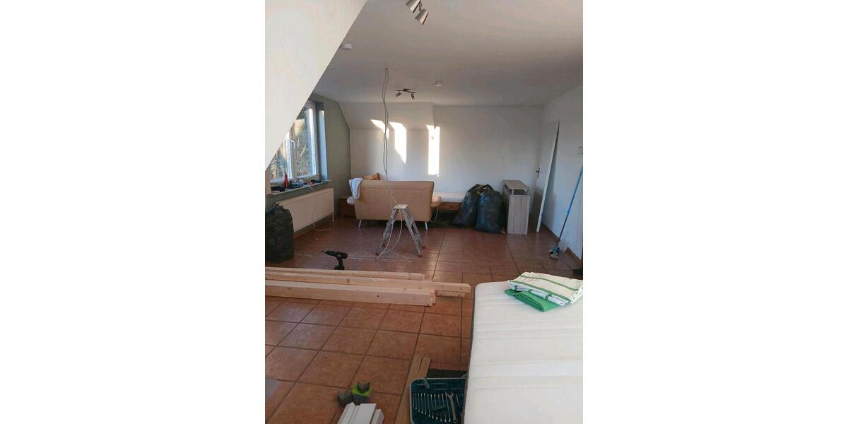 Dachgeschoßwohnung Schülldorf - 2.5 Zimmer, 82 m&sup2;, 1.030&euro; | Angebot:26021330