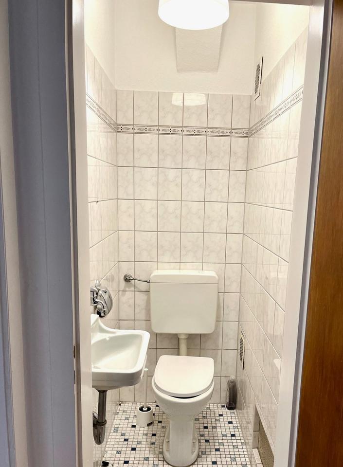 Ab sofort: Wuppertal HBF: Großes Zimmer in 3er WG mit WLAN,Balkon