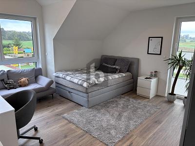 EIN PLATZ AN DER SONNE FÜR 2 FAMILIEN